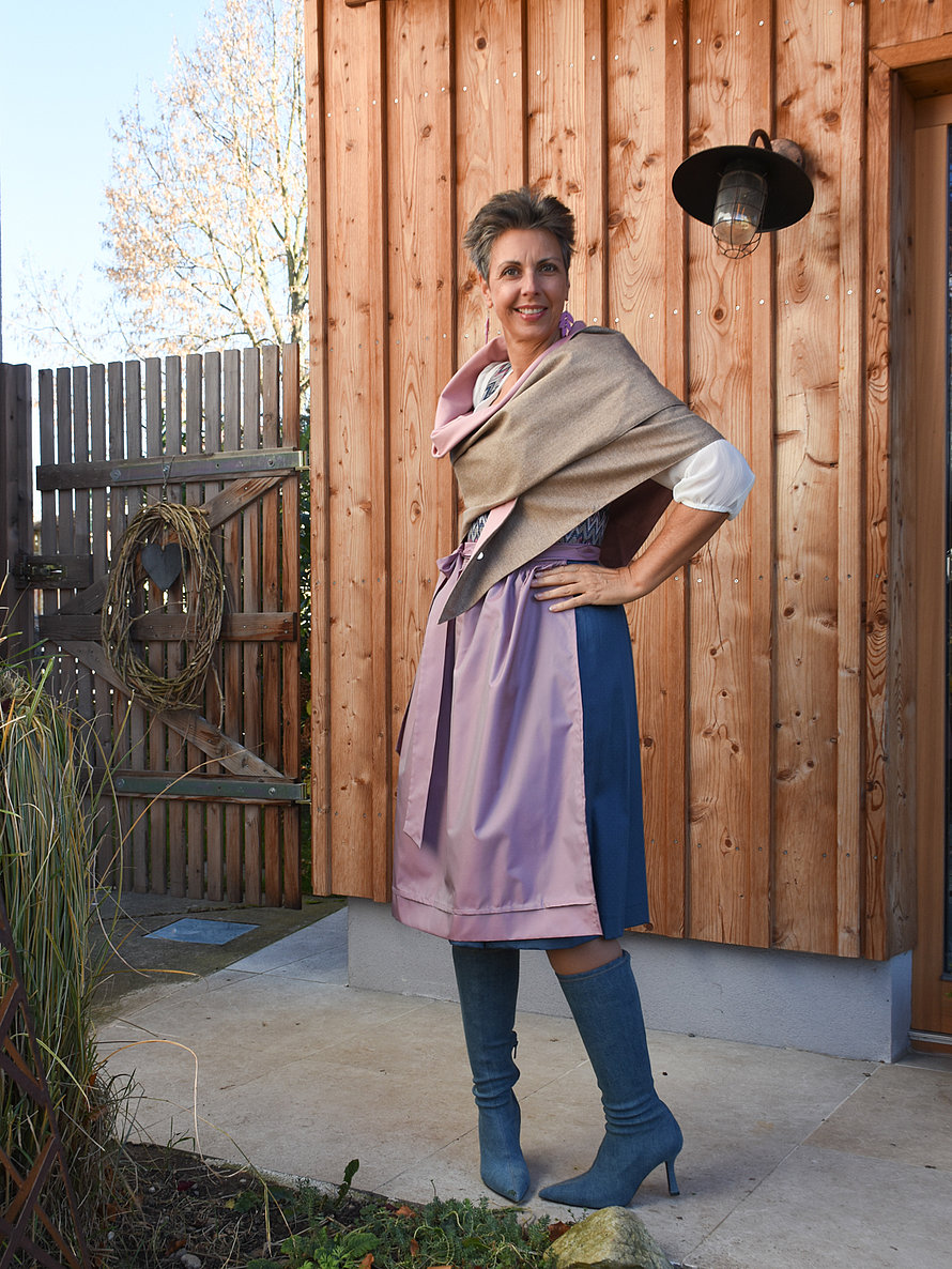 Dirndl in Frühlingsfarben