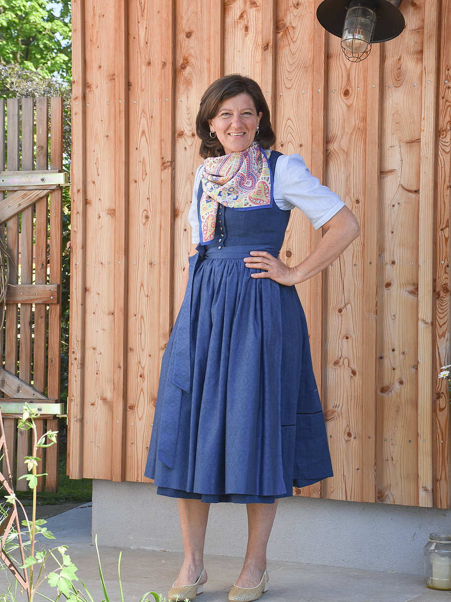 Dirndl im Sommer